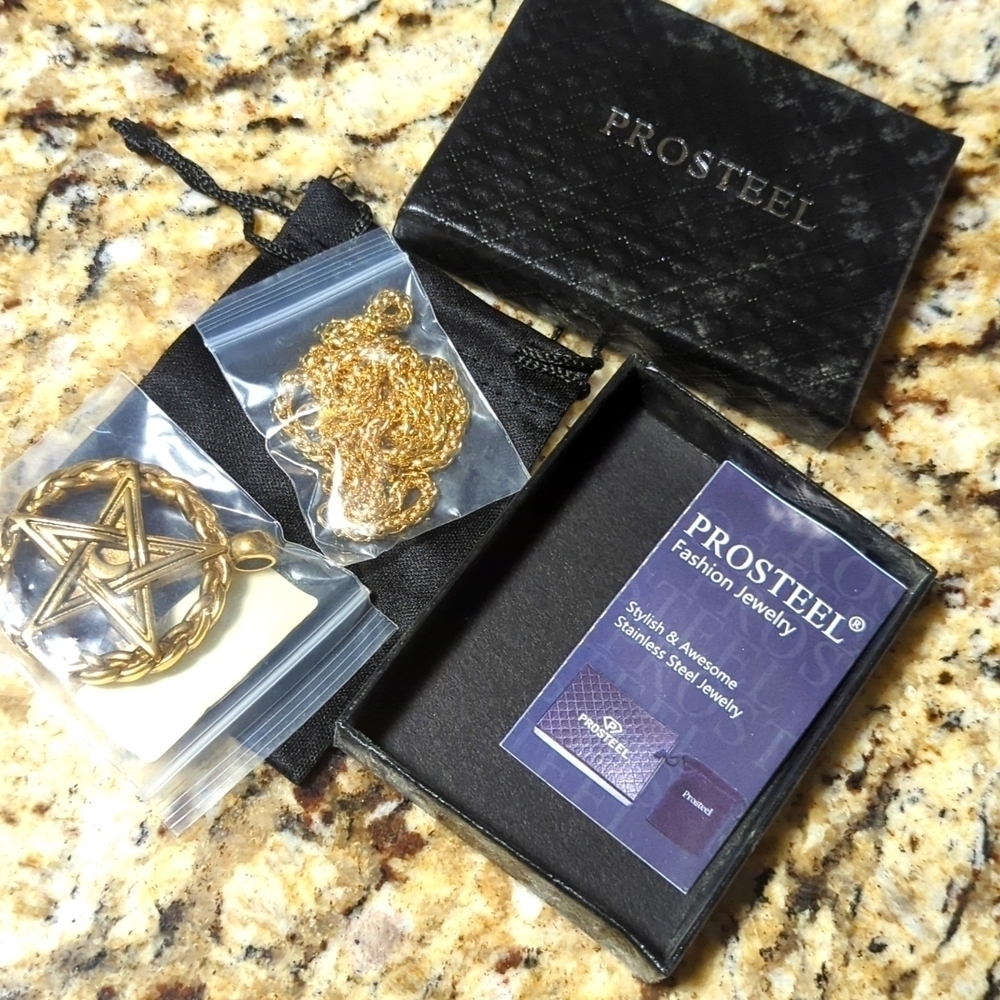 Pentagram necklace NWT